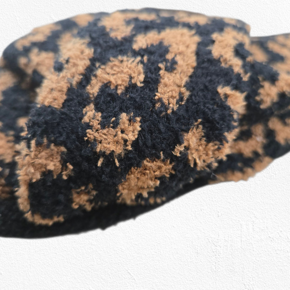 ComfyLuxe Black Leopard Print Cozy Fuzzy Slippers M/L (8–10) Plush Crossband NWT - Picture 6 of 9